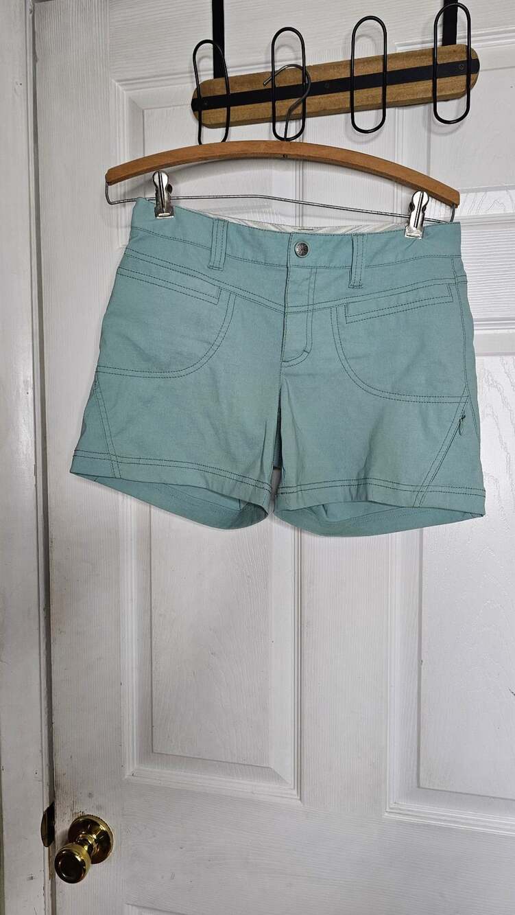 Athleta Women's Mid-Rise Utility Shorts, Size 2